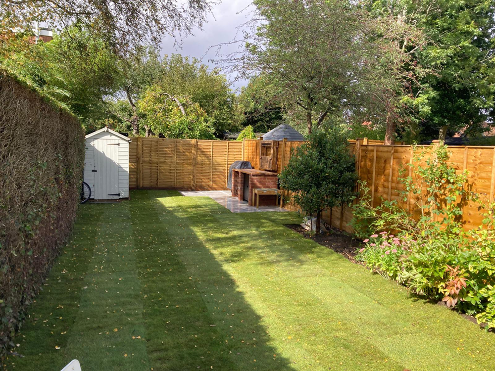 Finished porcelain patio and outdoor barbecue kitchen in a Reading garden